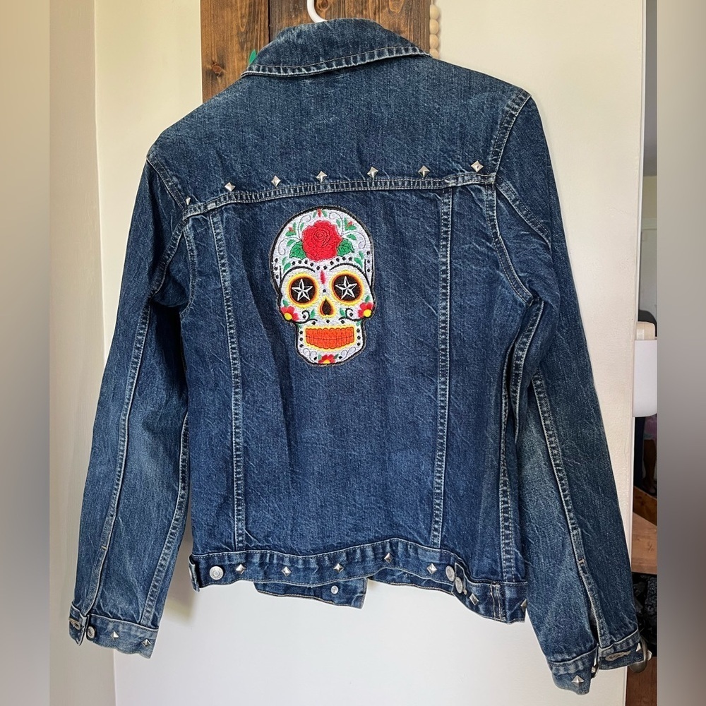 Sugar Skull Jean Jacket with Floral Decorative Embroidered Details Women’s Sz L